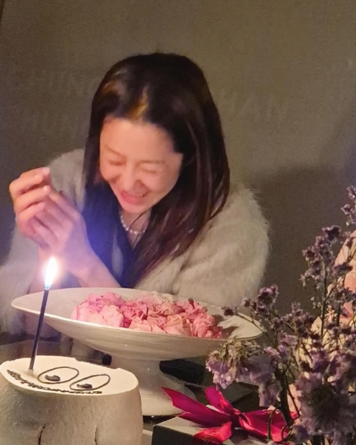 Ko Hyun-jung, thank you for a fancy birthday party gift  I've never seen you act cute before