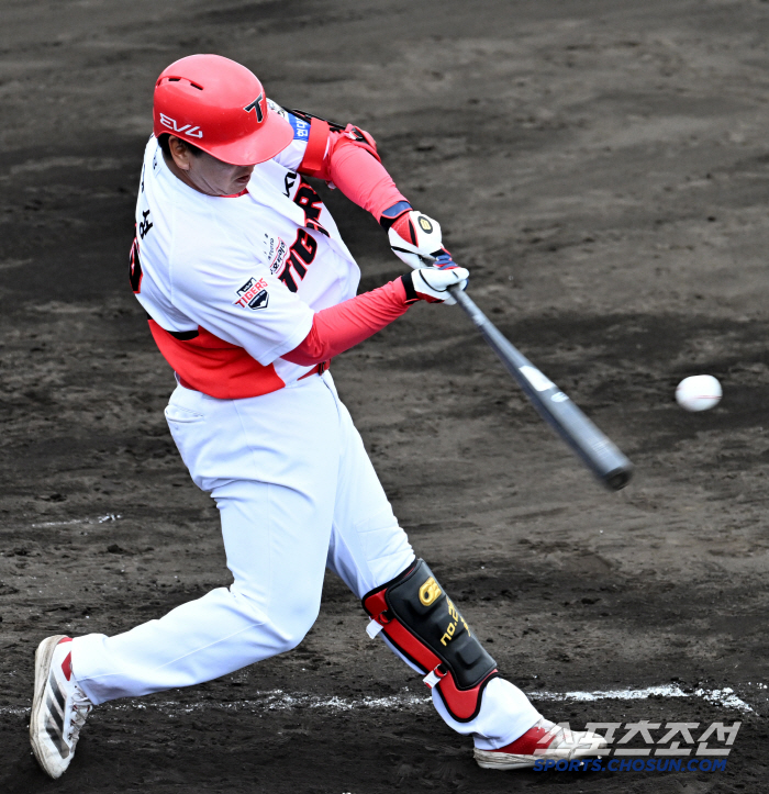 Lee Beom-ho finally laughed. Lee Woo-sung Solo Yoon Do-hyun, two-run KIA, came from behind to beat KT for four consecutive 6-2 wins, and reported his first win this year