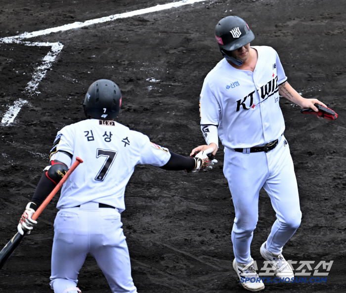Lee Beom-ho finally laughed. Lee Woo-sung Solo Yoon Do-hyun, two-run KIA, came from behind to beat KT for four consecutive 6-2 wins, and reported his first win this year