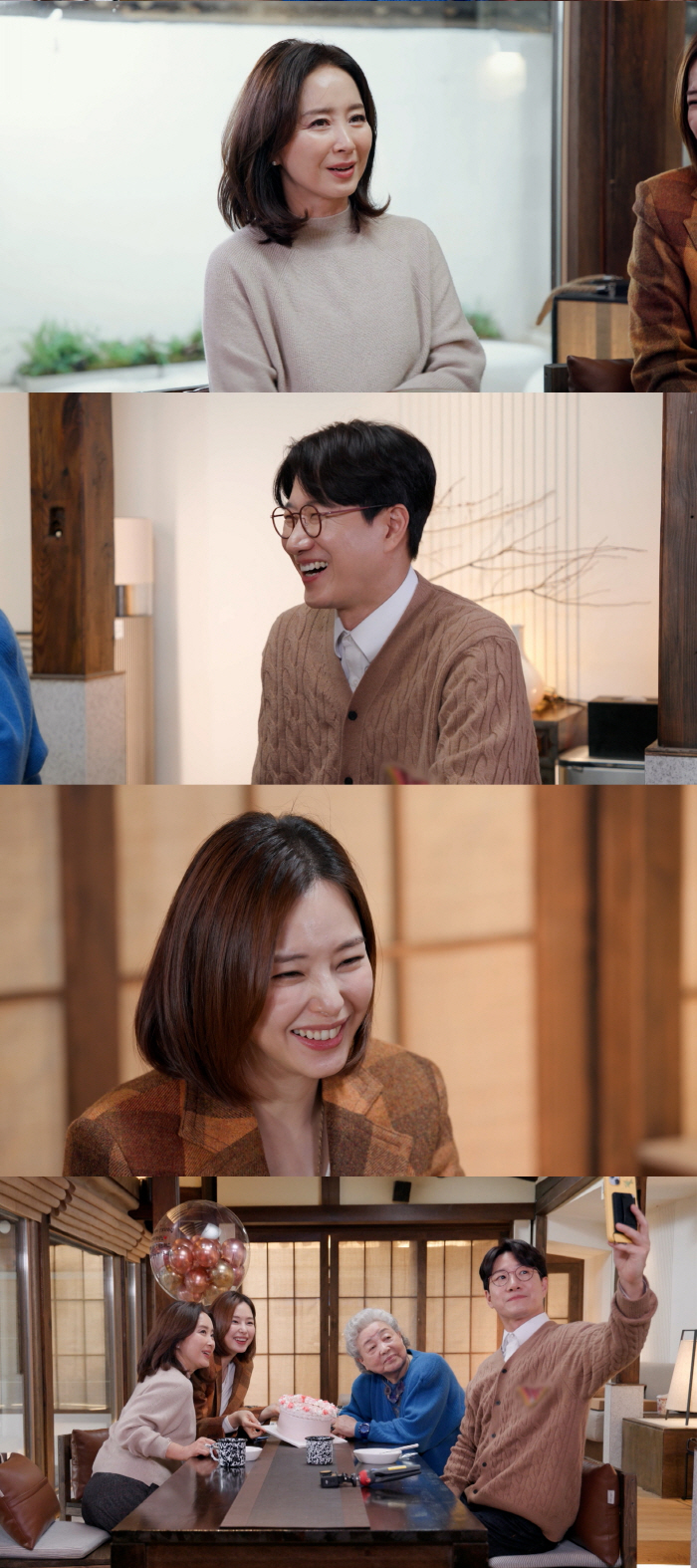 Returning to the set a week after giving birth...I couldn't scream and held it in for fear of giving birth to Kang Boo loudly (4-person table)