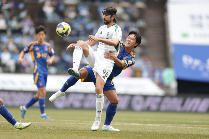 Compagno Bay is pulped, the rest are closed...Foreigners' Dilemma Blocking Jeonbuk's Rebound