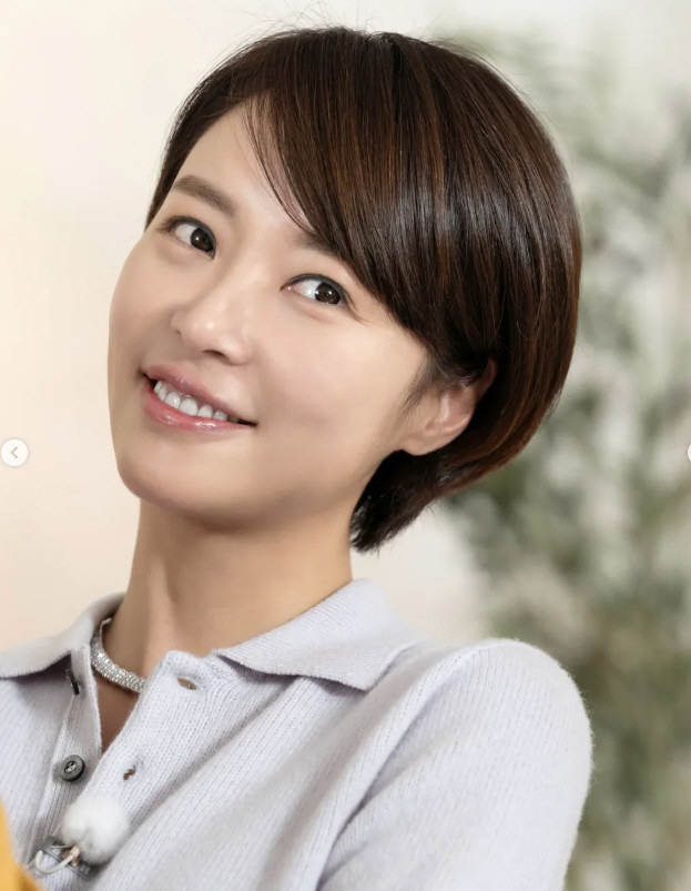 Hwang Jung-eum smiles before a new start I can't hide my happiness