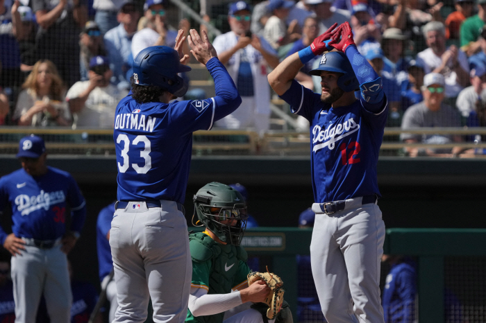 Kim Hye-sung disappeared from the expected lineup, and Roberts' sigh is far from being a complete hitter with a cold gaze on a hitter in his 10% range