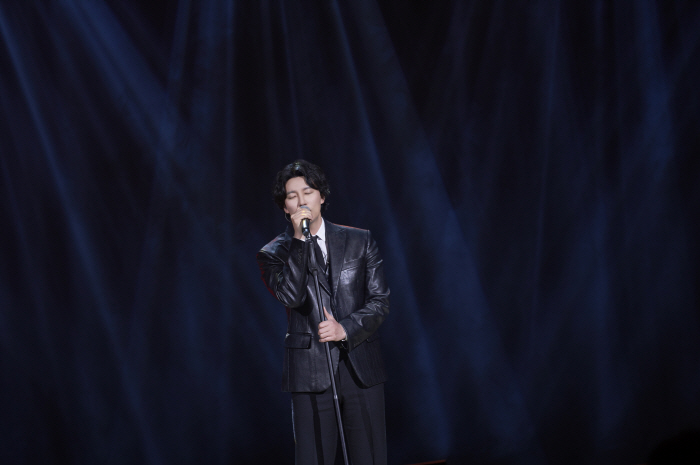 Kim Nam-gil talks with fans for 310 minutes..2025 fan meeting tour 'Road to Gil' in Seoul