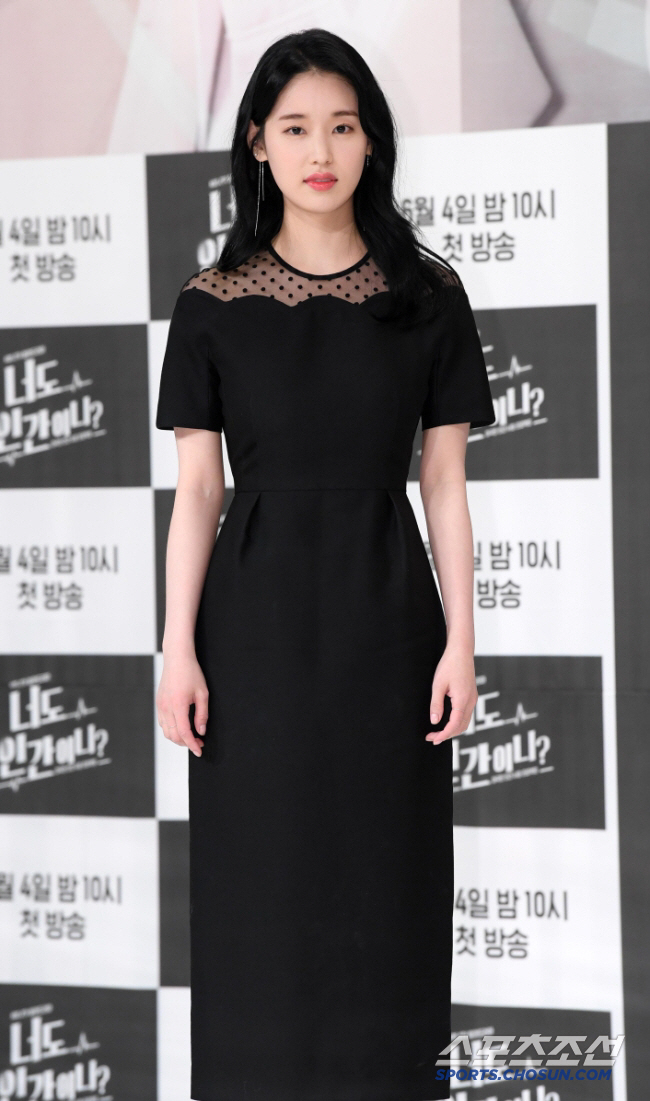 Park Hwan-hee is fighting an incurable disease and is at war with unknown pain