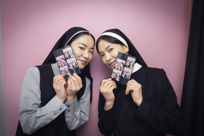 Song Hye-kyo X Jeon Yeo-bin Hot Warmance...Black nuns cross the break-even point and the master bedroom