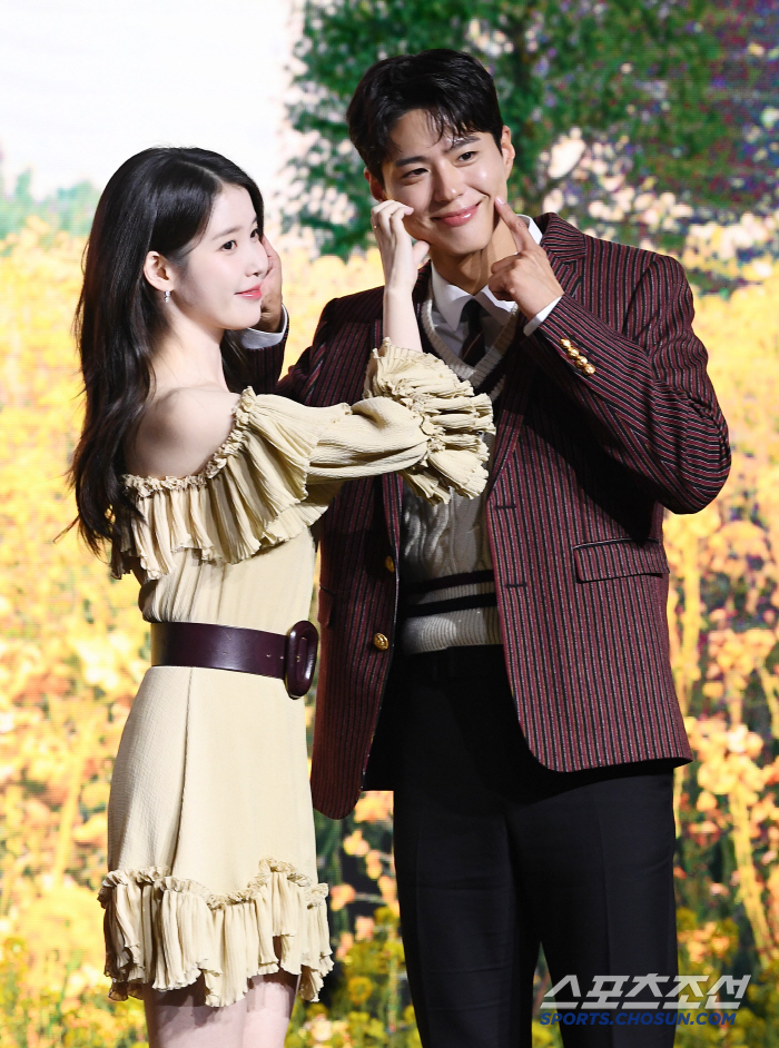  IU Park Bo Gum, best friend of the same age's fantastic chemistry