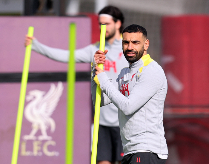 Saudis + Lee Kang-in can't be a colleague, so Salah the defender, the Egyptian teacher who transformed the striker...a vote to stay in Liverpool