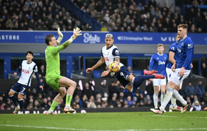 Heungmin is doing well Tottenham, a golden chance to resend the malicious stock Hisha. Public opinion has boiled down to the re-entry of his former team's Everton fan