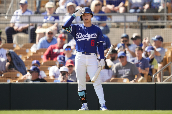 Kim Hye-sung of the Los Angeles Dodgers, who passed the race, achieved his third hit at exhibition games at speed. However, he still has a batting average of .100. Have a long way to go.