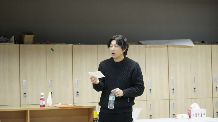 Lee Sang-hae's daughter-in-law, Kim Yun-ji, made her play debut with the premiere of Beginnings..Revealing the passionate practice scene