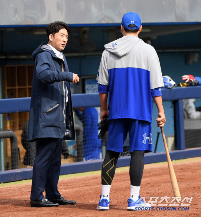 Lee Taek-geun of the strongest baseball team transforms into a surprise instructor, and trains juniors to drink and drive, illegal gambling, and match-fixing