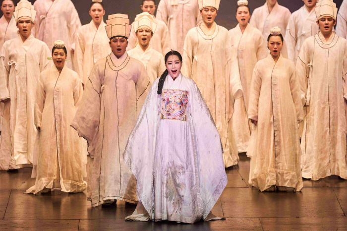 Musical actor Shin Young-sook achieves 100 performances in her career..From 1999 to his debut Empress Myeongseong title role as Son Tak.