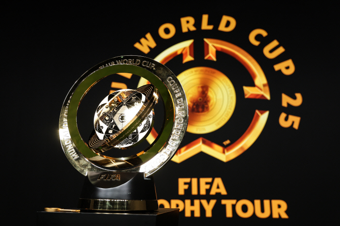  Director Kim Pan-gon won one win and two draws, goals for the round of 16 → Captain Kim Young-kwon's trophy is as close as possible...1.44 trillion won FIFA Club World Cup, Winning Cup Tour Start