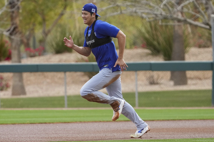 A pitcher who has had Tommy John surgery twice, only two successful cases, and is he careful because he took a bullpen session off for 8 days?