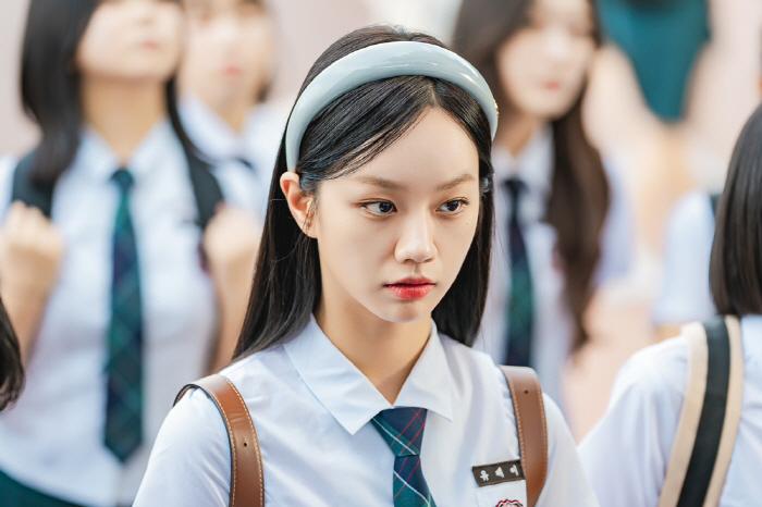 Hyeri Impresses with Unconventional Role in 'Friendly Rivalry'