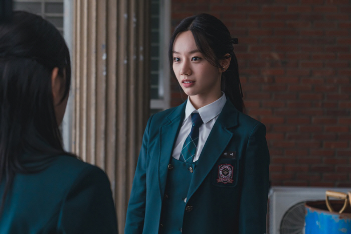 Hyeri Impresses with Unconventional Role in 'Friendly Rivalry'