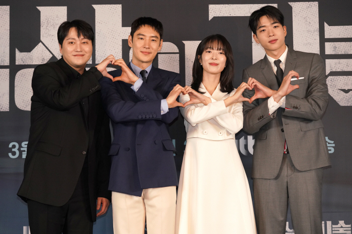 Lee Je-hoon’s ‘The Art of Negotiation’ Gears Up for Premiere Amid High Expectations