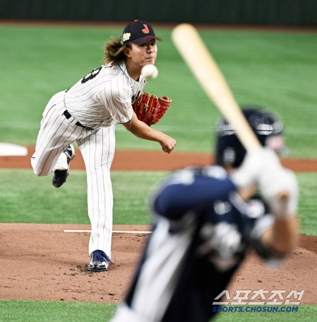 The Seibu ace (Min Chang-ki's Japanese baseball team) who runs 156 kilometers per hour against Doosan and 158 kilometers against the Netherlands a week later