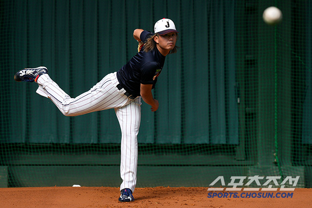 The Seibu ace (Min Chang-ki's Japanese baseball team) who runs 156 kilometers per hour against Doosan and 158 kilometers against the Netherlands a week later