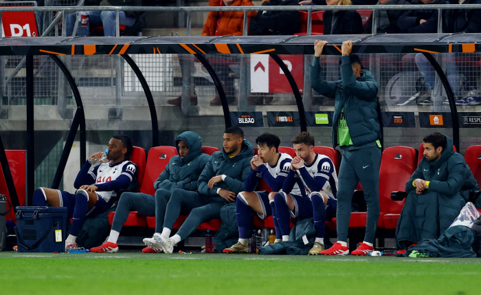 Again, no one? Son Heung-min, 72 minutes  scoreless  worst rating Tottenham, lost to Veribal's own goal Alkmaar 01 to advance to the quarterfinals of the UEL