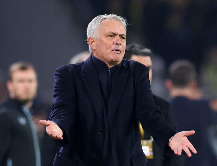 Hey, calm down, it's not over yet. 1-3 defeat to Rangers → Mourinho's spirited advice 