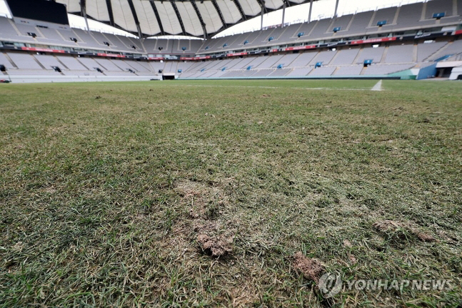 Lingard's exploded ice grass will eventually be restored to Seoul World Cup Stadium by spending 3.3 billion won to normalize home games on the 29th