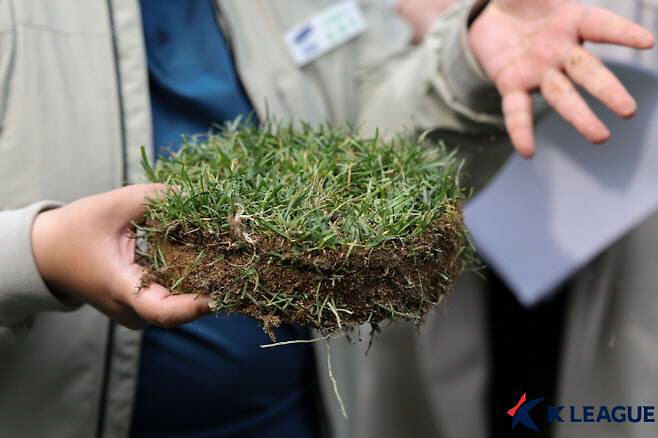 Lingard's exploded ice grass will eventually be restored to Seoul World Cup Stadium by spending 3.3 billion won to normalize home games on the 29th