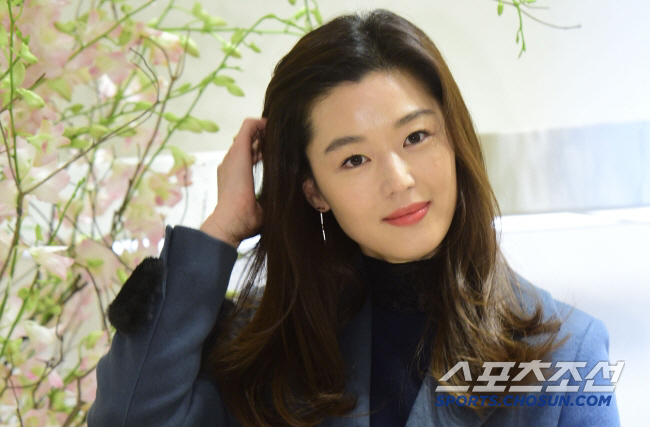  Jun Ji-hyun, Yeon-ni bus ride..Director Yeon Sang-ho's group crank-in