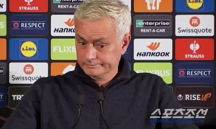 Reporter, when do you finish? Mourinho, tired of the TMI question for 45 seconds, pretended to be asleep and burst into laughter