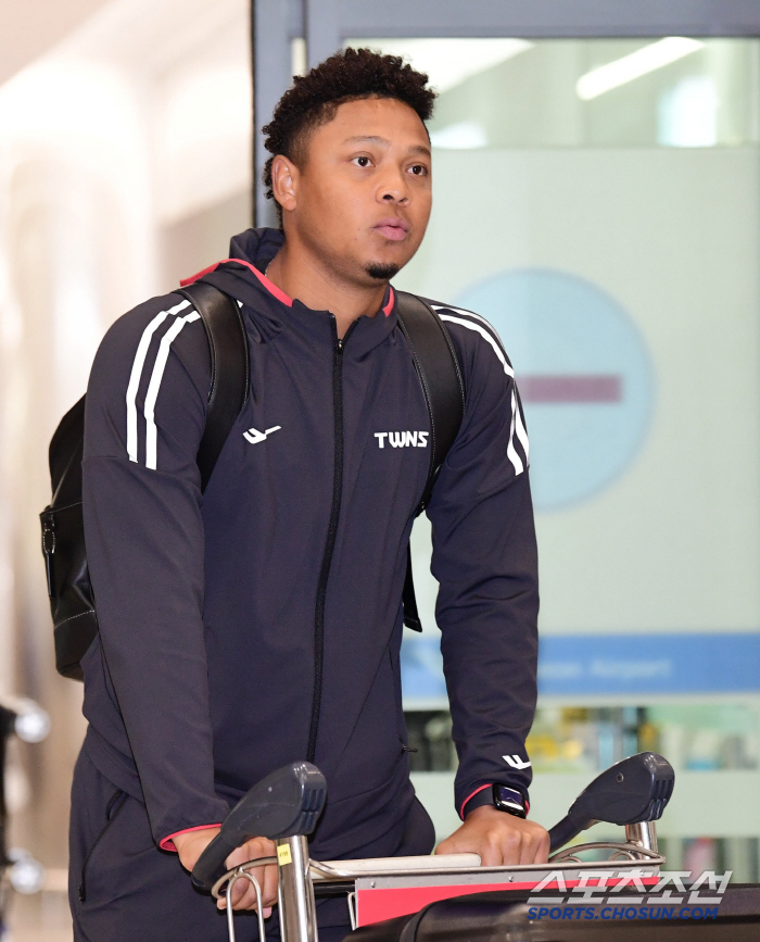 When I return to Korea, I am worried about the amount of the winning coach's blackmail.. Season begins, it gets complicated