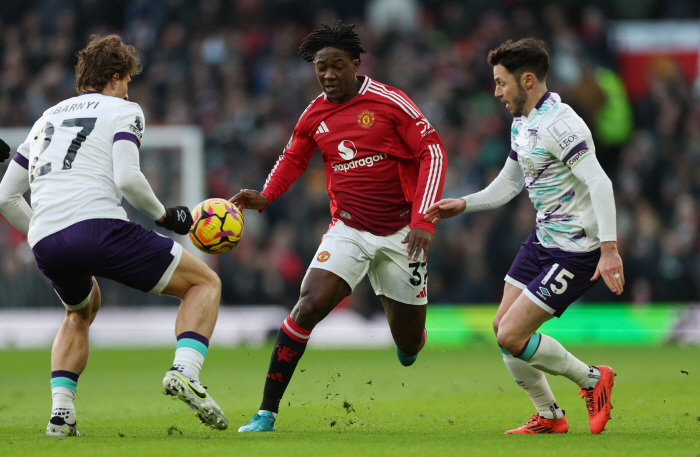 Manchester United Super Emergency 17-Year-Old Golden Boy Supernova Declares Shock Breakup!Refusal of offer to renew contract → Preparing for transfer