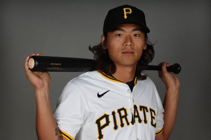 Crazy bat is not enough? Pittsburgh's batting sense is at its peak, Pittsburgh's Bae Ji-hwan is now a .60 hitter, and two hits and two steals in two at-bats against Philadelphia
