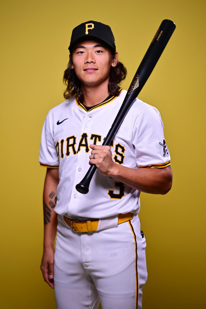 Crazy bat is not enough? Pittsburgh's batting sense is at its peak, Pittsburgh's Bae Ji-hwan is now a .60 hitter, and two hits and two steals in two at-bats against Philadelphia