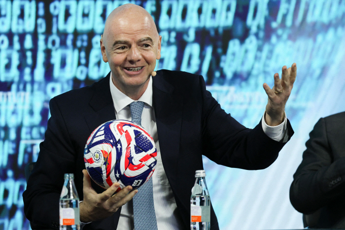 Infantino's up! FIFA works hard to send China World Cup...Good Opportunity for 64 Countries to Review Expansion
