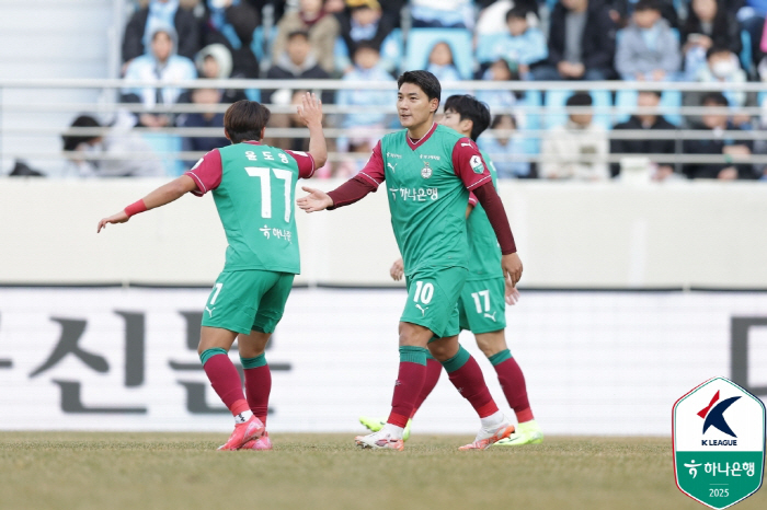  Joo Min-gyu's goal  Lee Chang-geun's good defense  Daejeon, which fought with 10 official Seungris, beat Daegu 21 to regain the lead