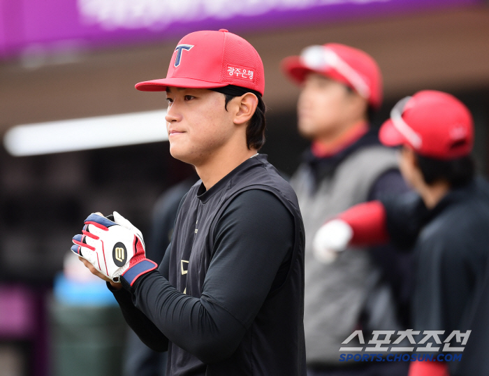 KIA's Kim Do-young is still cold in his fingers, and his bat (Busan site) is going strong this year as the third batter in the first exhibition game