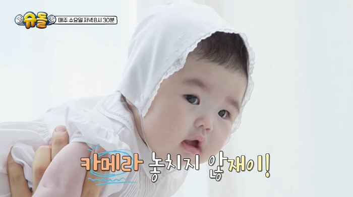 Kim Daye ♥ Park Soo-hong's 4-month-old daughter, she's already a professional in front of the camera. Is she an idol center?