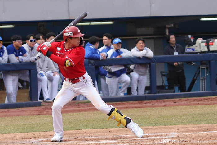 Park Ji-hwan's come-from-behind hit → Choi Ji-hoon, SSG, which defeated Samsung by self-destruction of guitar errors, won its first exhibition game 