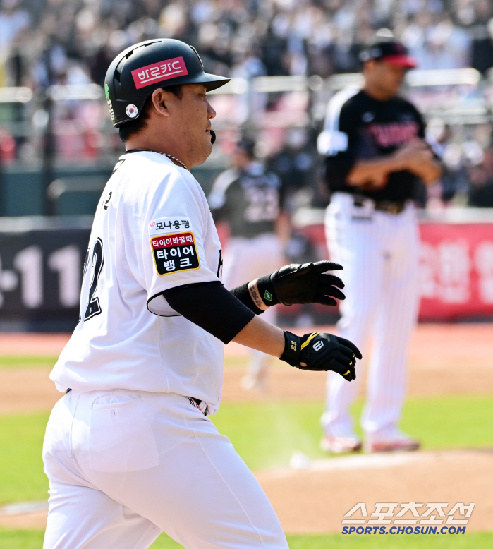 We play different baseballs. The fourth batter, perfect for steel magic baseball. I hit the ball of the first candidate and hit a home run. 