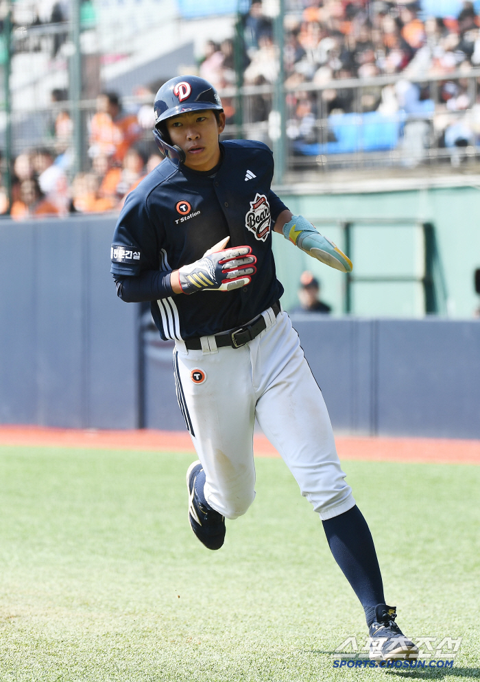 Doosan and Hanwha sweep two consecutive games! I hope Ha Joo-seok hits in the 9th inning..  I think the 5th pick will grow