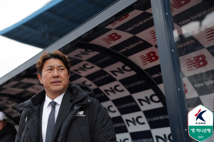 E-Land coach Kim Do-kyun will use aggressive three-back, not defense, and pressure is the point 