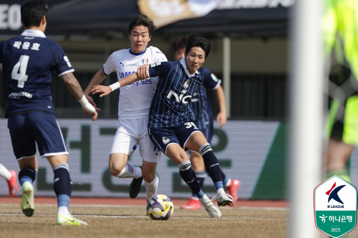 The first team in charge of Suwon is Kim Do-kyun E-land, and Suwon, which has won 42 games without losing three games to Suwon, has lost two consecutive games