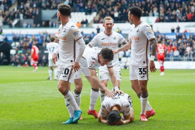 It finally exploded Um Jisung, fantastic winding up! The coach who scored his debut goal in 30 games is a great goal thumbs up!