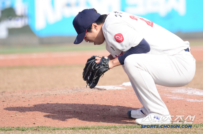 Koo Seung-min, who was hit by a vicious class ball, voluntarily took the plate after hitting his ankle for the first time in an exhibition game (Busan site)