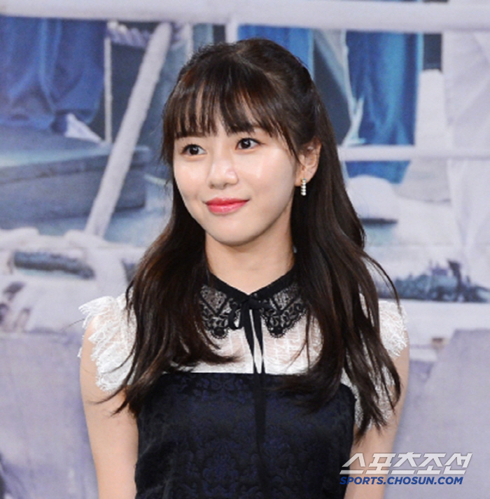 Kwon Mina Begins New Career in Dermatology