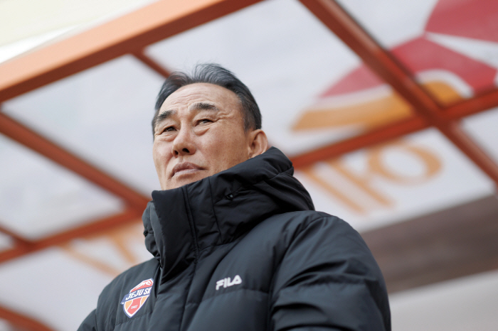  Director Kim Pan-gon is ready for Cho Hyun-woo. It's not a one-goal battle for coach Kim Hak-beom to score