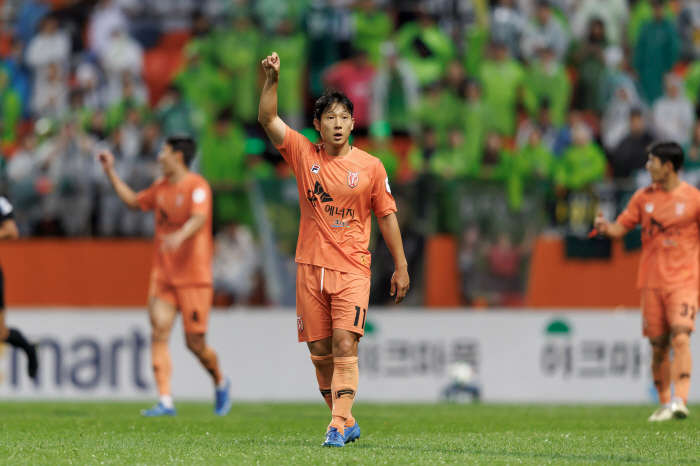  Cho Hyun-woo, who fractured his nose, returned to the starting lineup ahead of Hong Myung-bo's announcement...Jeju, Nam Taehee are the first to attack