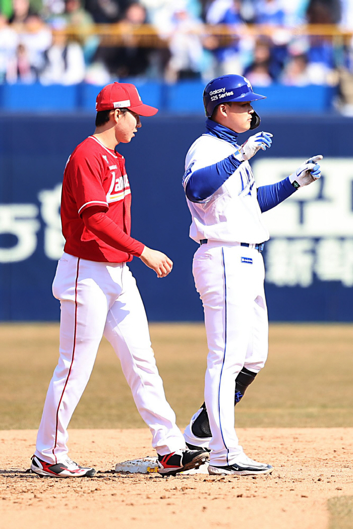 Park Byung-ho home run Samsung wins his first exhibition game in front of a packed audience 