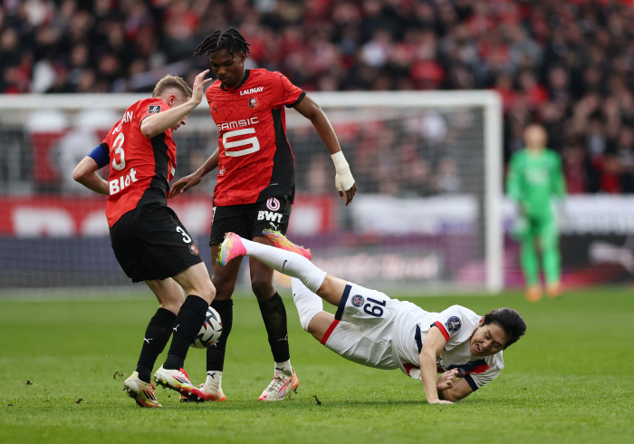 Rumors of the sale → Lee Kang-in, who is in a mess of Manchester United's love call, participated in the 64th minute of his return to the starting lineup, and ran to No. 1 in attack point NOPSG 25
